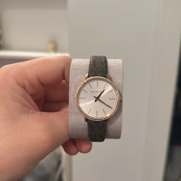 michael kors leather/rose gold watch - Picture 2 of 2